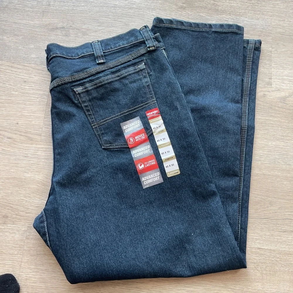 NEW Wrangler Riggs Workwear 5 Pocket Relaxed Fit Jeans - 40x30 NWT Room2Move